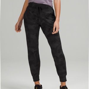 Lululemon Ready to Rulu High Rise Joggers SIZE 6 COLOR BLACK CAMO